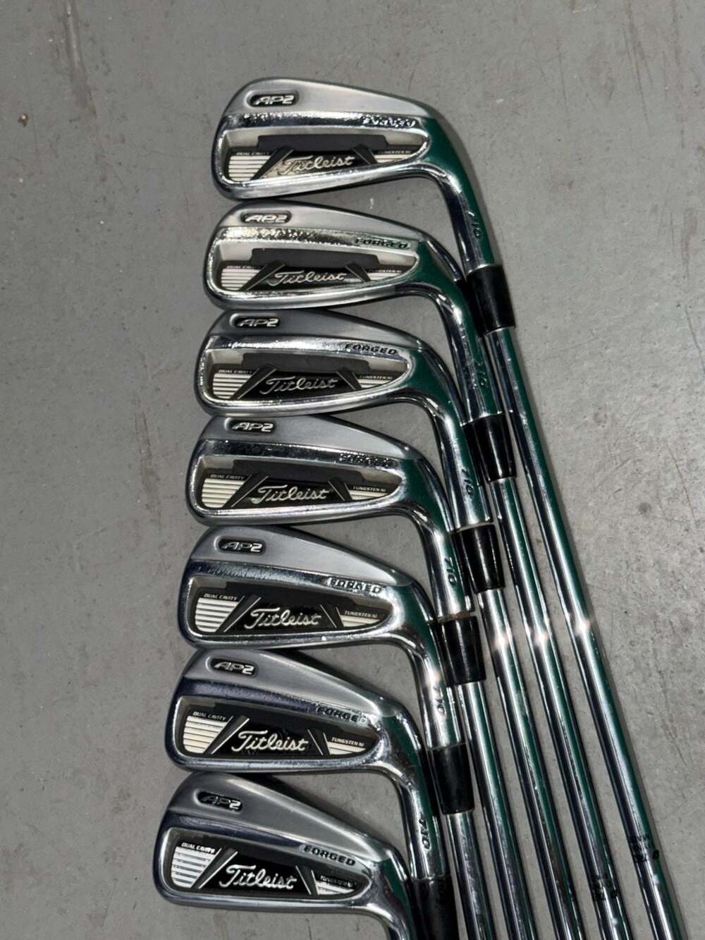 Titleist AP2 710 Forged Iron Set 4-PW Dynamic Gold S300 Stiff Steel - Picture 10 of 13